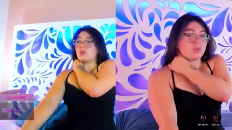 mia_wills_ online show from April 30, 5:51 pm