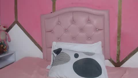 Mia online show from November 15, 12:06 pm