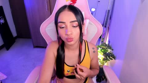 mia  nicolle online show from April 13, 12:01 am