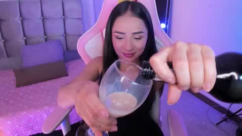 mia  nicolle online show from September 28, 3:57 am