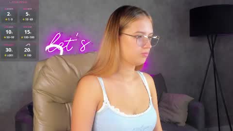 Mia online show from July 29, 9:42 am