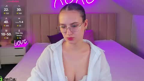 Mia online show from June 15, 10:15 am