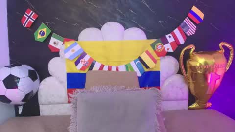 Mia online show from July 3, 12:11 pm
