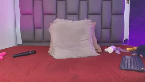 Mia online show from March 10, 12:31 pm