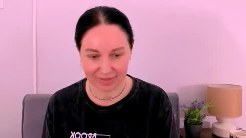 Mia online show from April 30, 6:13 pm