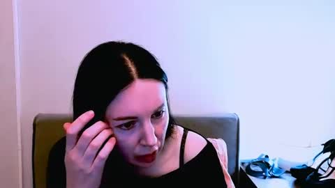 Mia online show from March 7, 5:42 pm