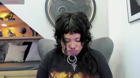Mia online show from March 27, 1:01 pm