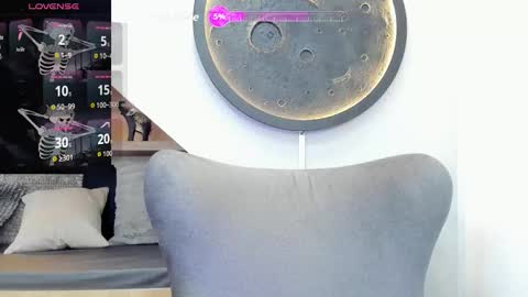 Mia online show from March 15, 1:24 pm