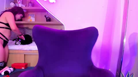 Mia online show from February 6, 1:10 pm