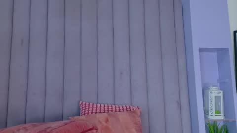 miaanderson__ online show from May 11, 2:56 pm
