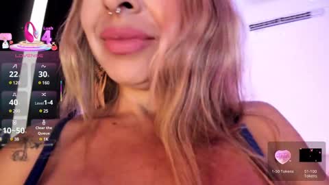 Snapshot of miaangel_ chatting on March 3, 5:47 pm Mia Angel online show from March 3, 5:47 pm