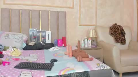 Miaasummer online show from July 5, 12:00 pm