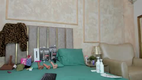 Miaasummer online show from June 6, 11:49 am