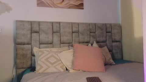 miablumm_ online show from May 5, 5:49 pm