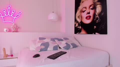 Mia online show from November 27, 11:46 am