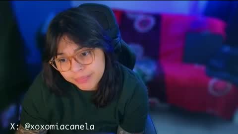 Mia online show from December 22, 4:15 am