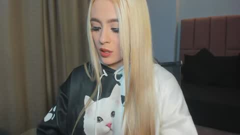 MiaCarper online show from June 8, 9:47 pm