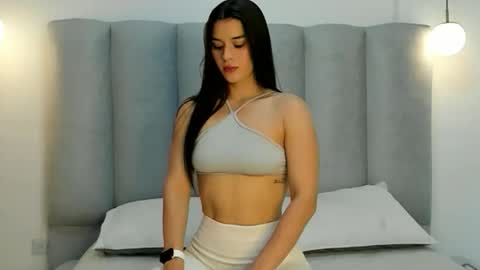 miacleark online show from February 5, 5:05 pm