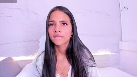 Mia online show from March 7, 9:55 pm