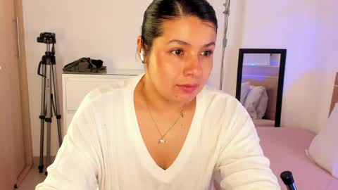 IG Yojanagomez  online show from June 8, 2:23 am