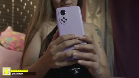 Mia online show from January 4, 4:33 am