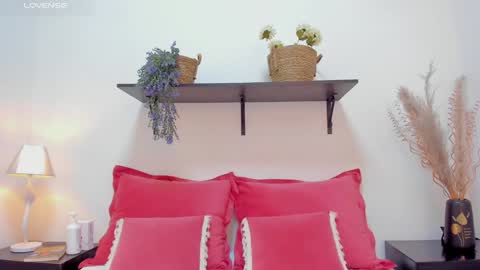 Snapshot of miaebony_ chatting on January 8, 6:41 pm Call me Mia online show from January 8, 6:41 pm