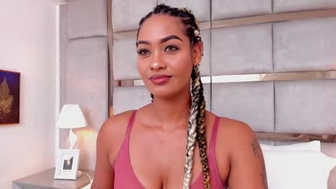 Snapshot of miaebony_ chatting on January 15, 8:26 pm Call me Mia online show from January 15, 8:26 pm
