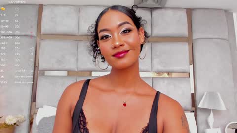 Snapshot of miaebony_ chatting on December 3, 7:55 pm Call me Mia online show from December 3, 7:55 pm