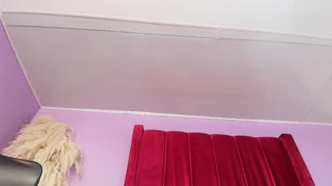 miajhonsonx online show from May 22, 7:45 pm