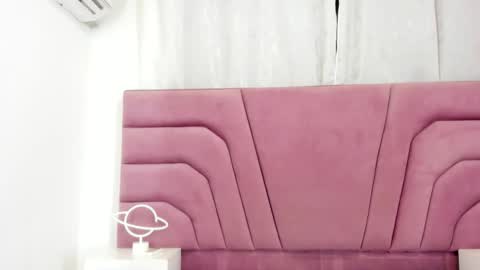 miajhonsonx online show from October 21, 1:26 pm