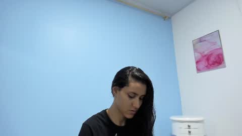 miajhonsonx online show from June 11, 1:41 pm