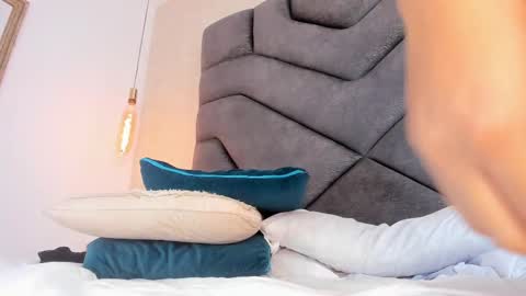 mia logan  online show from October 2, 3:55 am