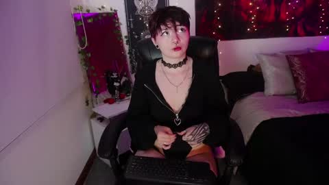 Lili online show from May 1, 2:37 am