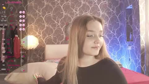 Mia online show from May 2, 3:04 pm