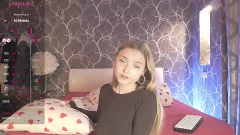 Mia online show from September 27, 4:14 pm