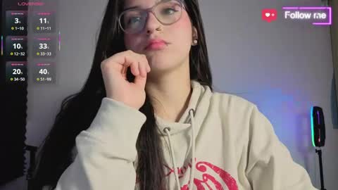 Mia online show from April 25, 9:45 am