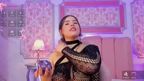 Snapshot of miamontoya chatting on March 7, 2:12 pm Mia -5 7001400 Follow online show from March 7, 2:12 pm