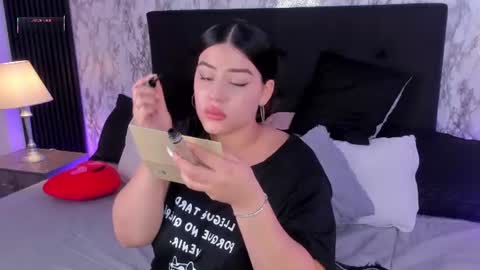 Mia   -5 7001400 Follow  online show from June 27, 12:22 pm