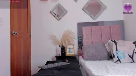 miapearls_ online show from May 14, 5:57 am