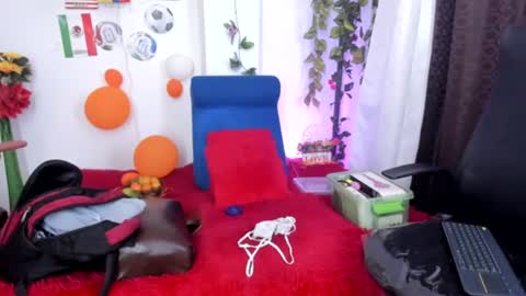 Mia Milf online show from July 18, 12:25 am
