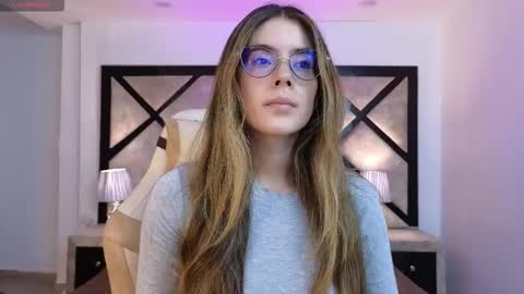 Mia online show from March 2, 7:53 pm