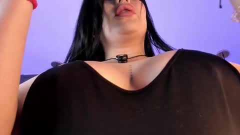 Mia online show from December 4, 6:08 pm