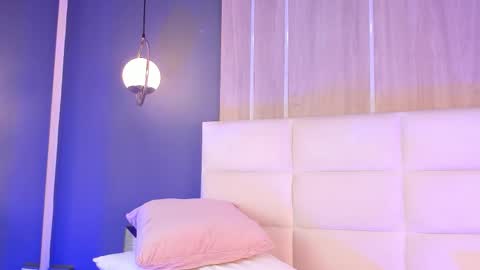 Mia online show from October 22, 11:43 pm