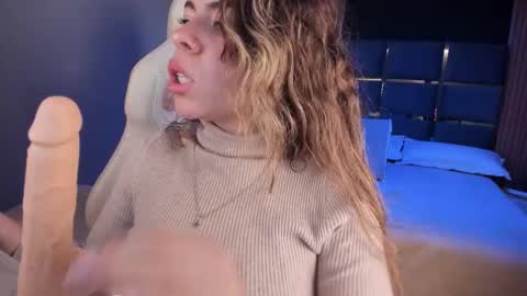 miatorres4 online show from November 8, 5:01 am