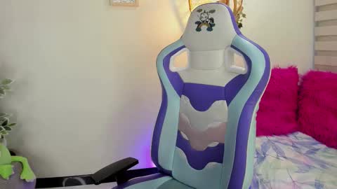 MICHELLE CHANG online show from November 27, 10:34 pm