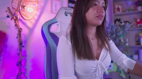 MICHELLE CHANG online show from December 1, 6:21 pm