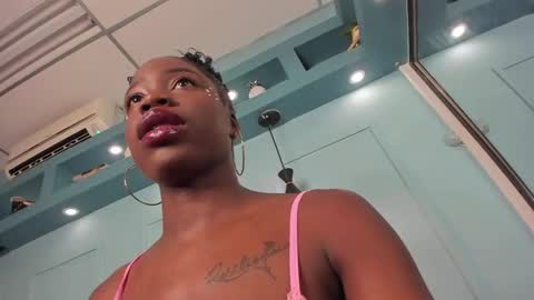 michellepose online show from December 20, 12:42 pm