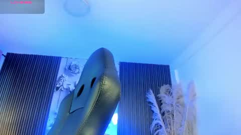 michellepreston_ online show from July 28, 12:01 pm