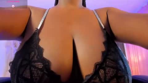 michellepreston_ online show from July 27, 12:13 pm