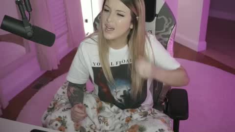 Mickaela West online show from February 6, 12:00 am